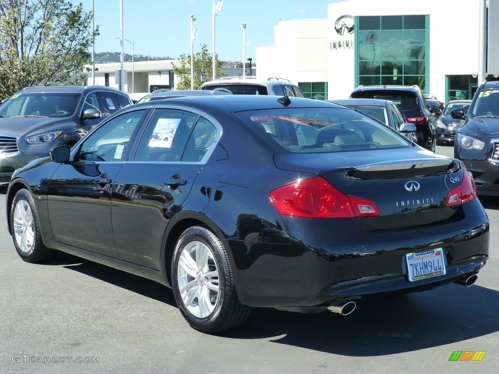 2015 Q40 Sedan - Black Obsidian / Graphite photo #15