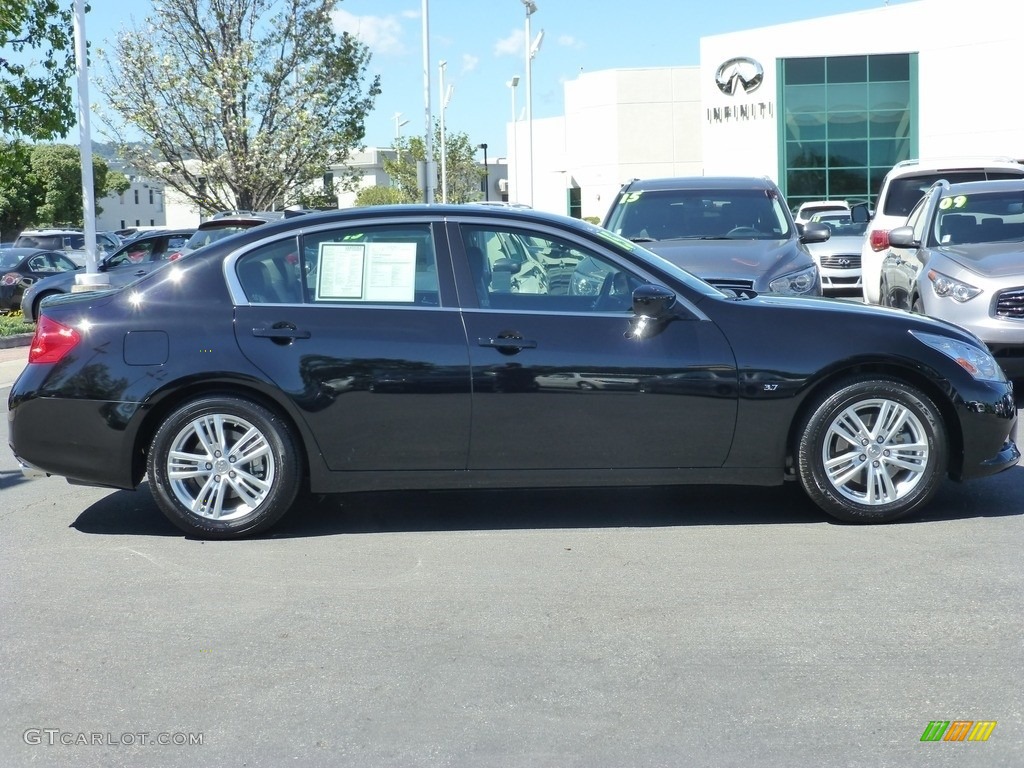 2015 Q40 Sedan - Black Obsidian / Graphite photo #16