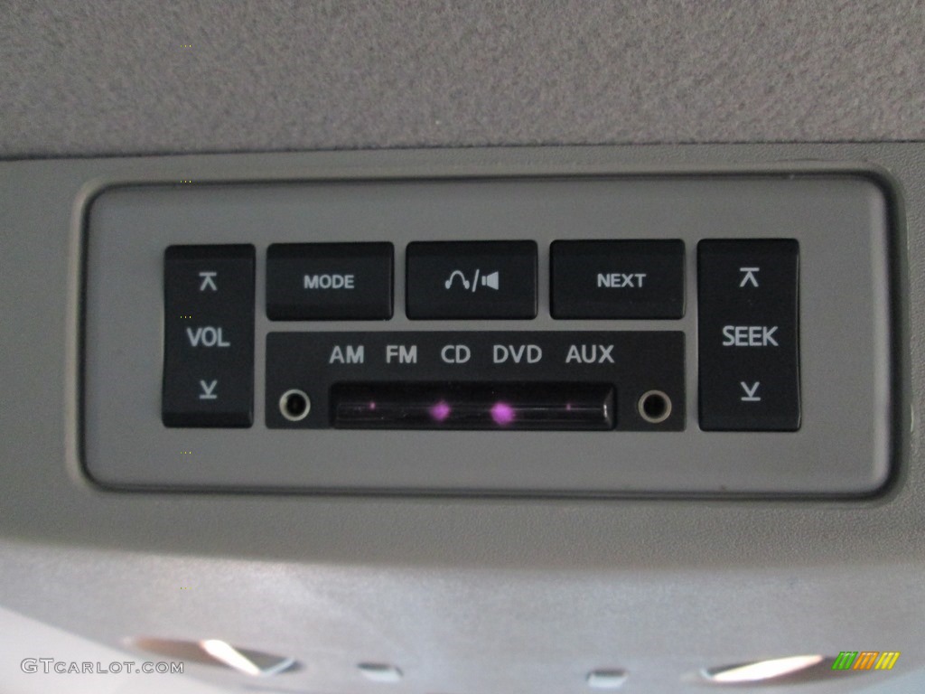 2009 Titan LE Crew Cab 4x4 - Timberline Green / Almond photo #19