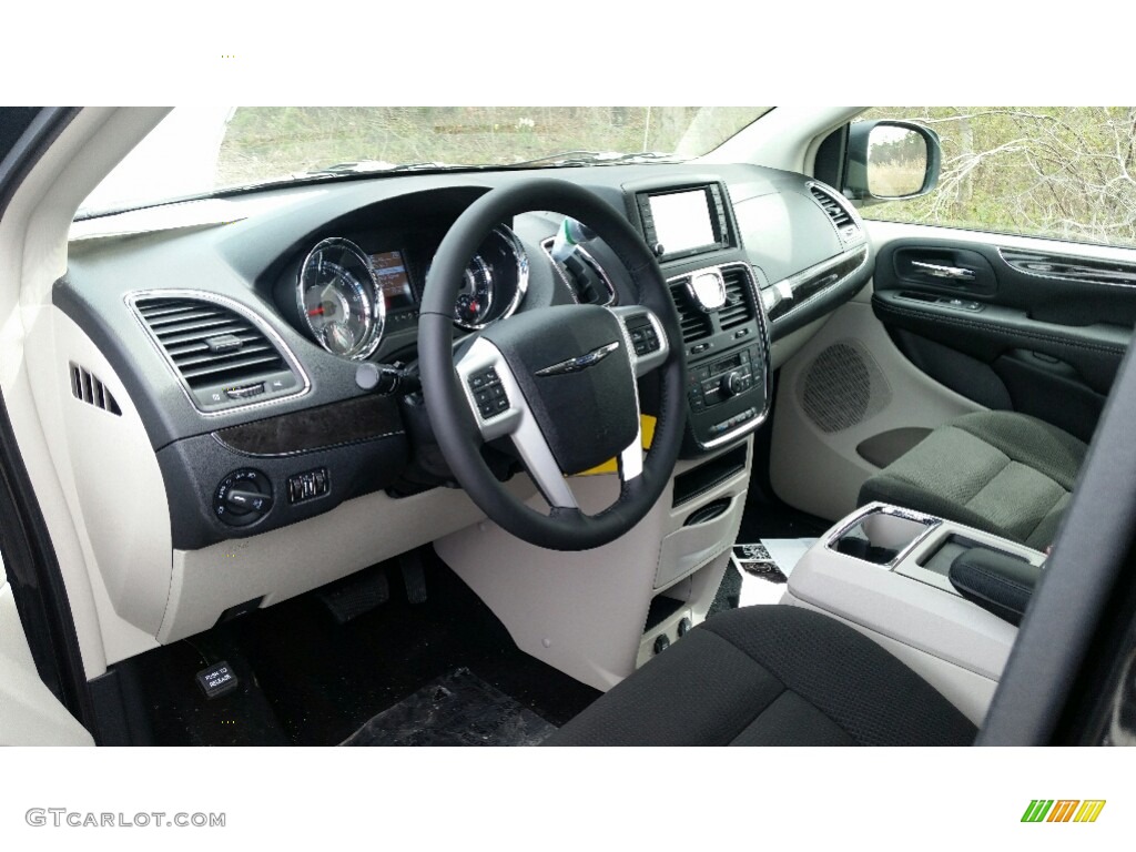 2016 Town & Country Touring - Brilliant Black Crystal Pearl / Black/Light Graystone photo #7