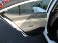 White - Elantra SE Photo No. 17