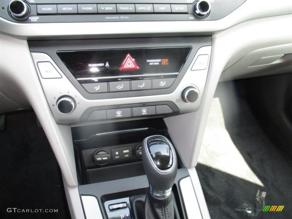 2017 Elantra SE - Gray / Gray photo #19