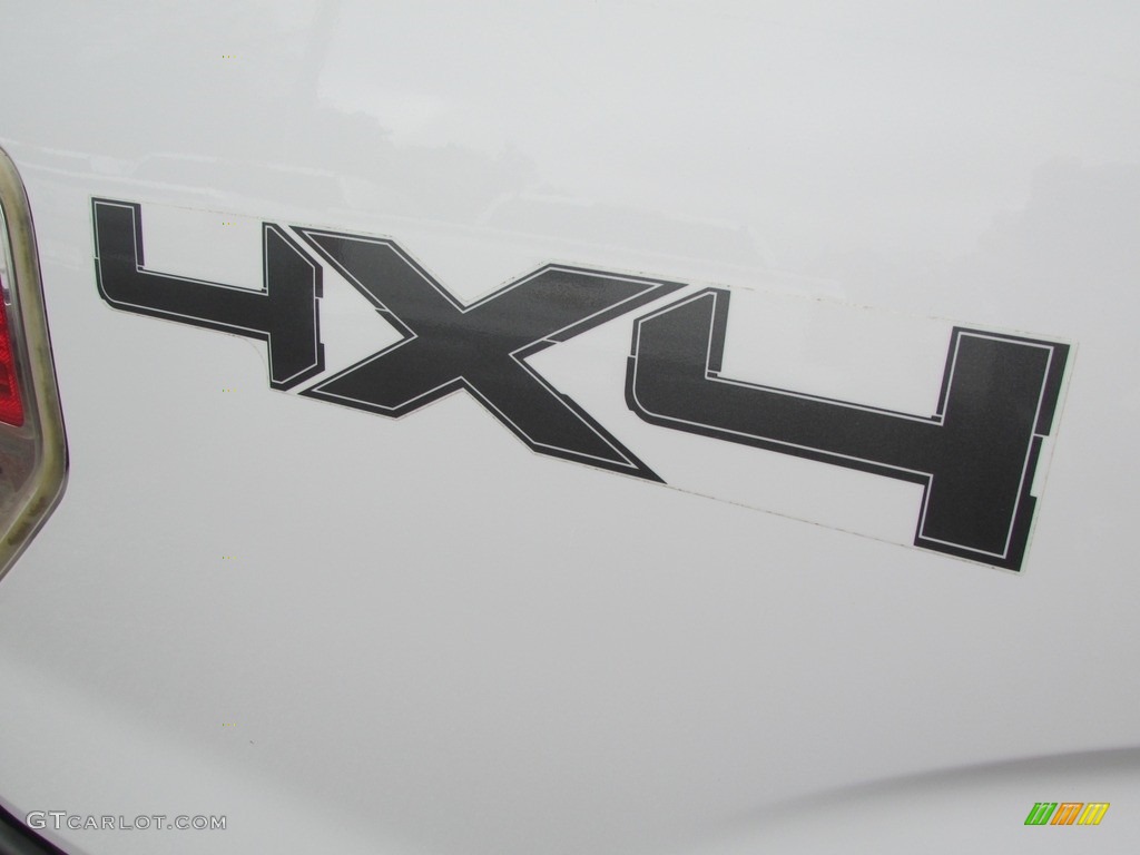 2011 F150 XL SuperCab 4x4 - Oxford White / Steel Gray photo #38