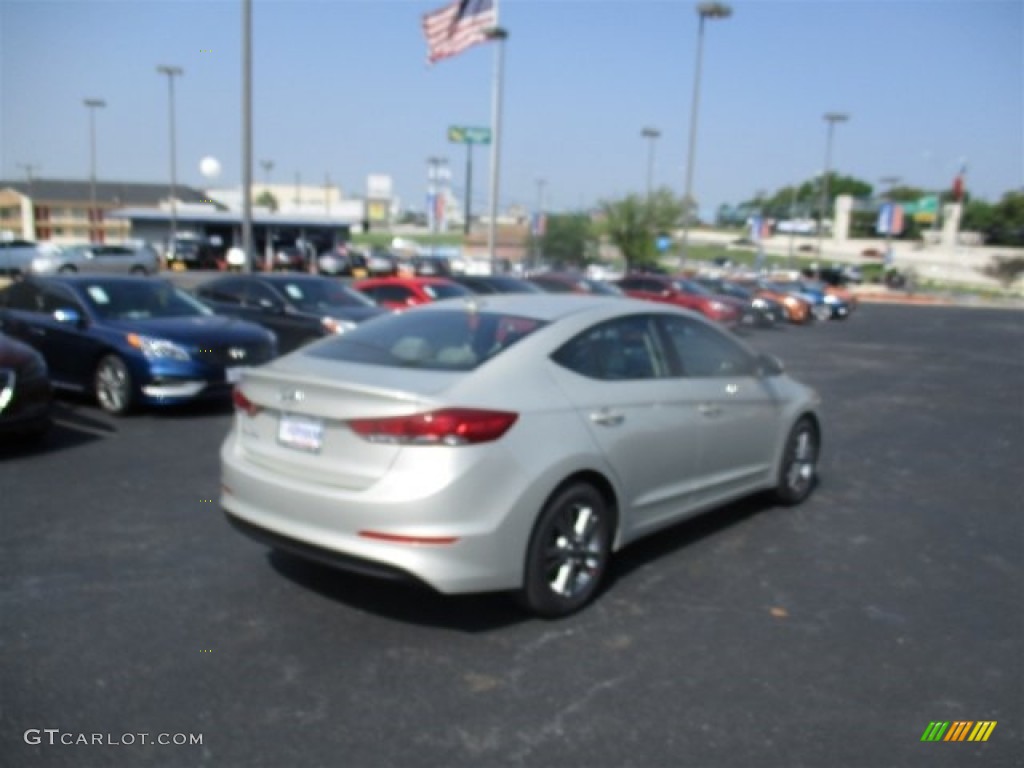 2017 Elantra SE - Beige / Beige photo #7