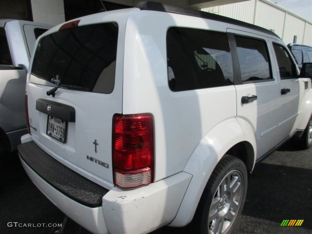 2011 Nitro Heat - Bright White / Dark Slate Gray photo #7