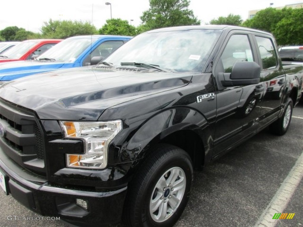 2016 F150 XL SuperCrew - Shadow Black / Medium Earth Gray photo #2