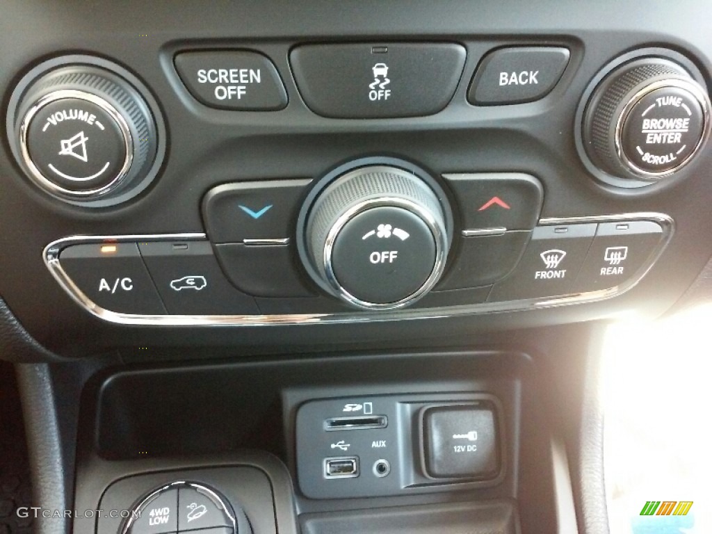 2016 Jeep Cherokee Trailhawk 4x4 Controls Photo #112021314