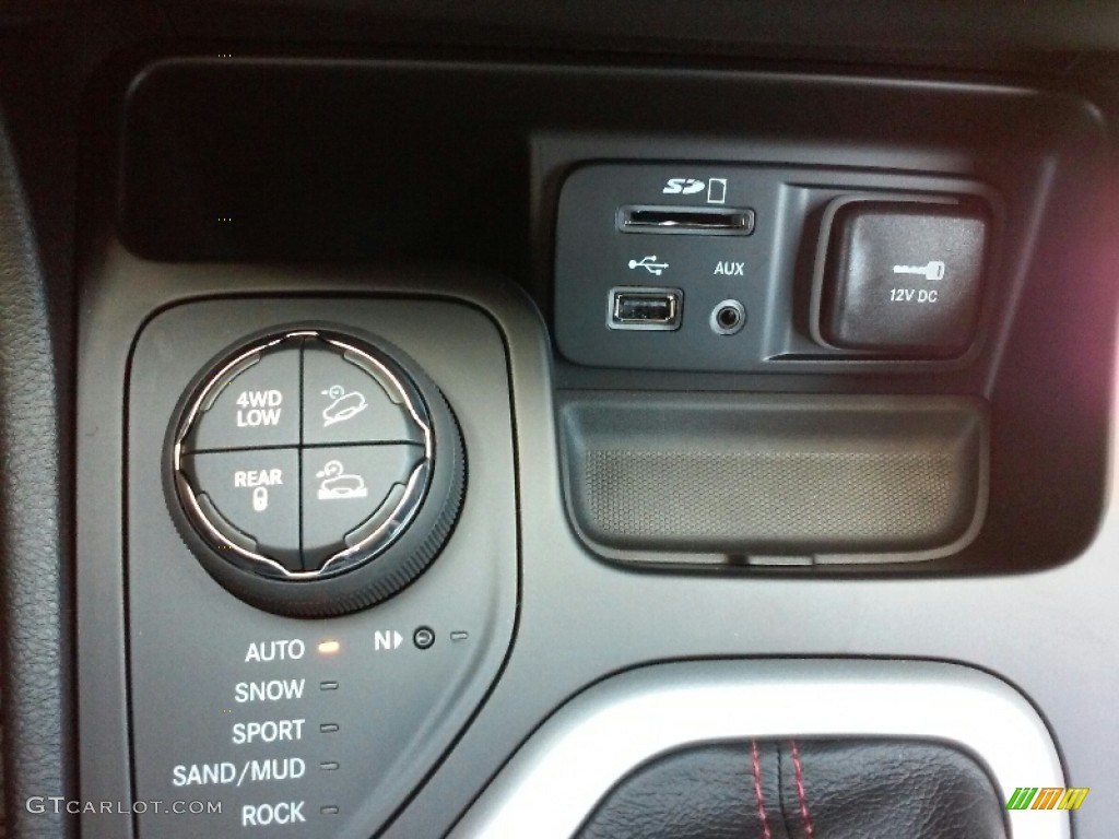 2016 Jeep Cherokee Trailhawk 4x4 Controls Photos