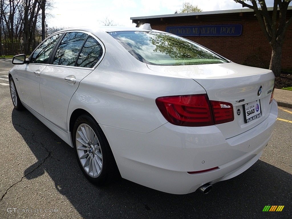 2013 5 Series 535i xDrive Sedan - Alpine White / Venetian Beige photo #3