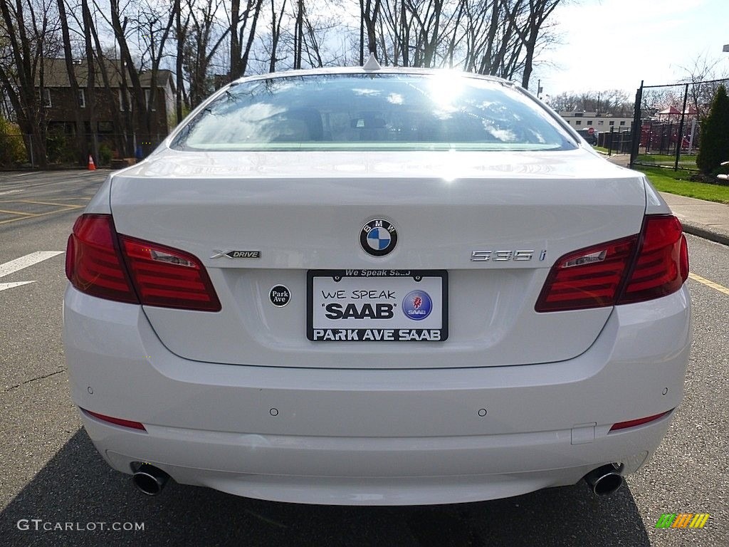 2013 5 Series 535i xDrive Sedan - Alpine White / Venetian Beige photo #4