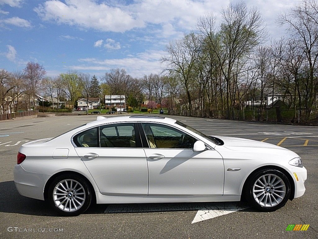 2013 5 Series 535i xDrive Sedan - Alpine White / Venetian Beige photo #6