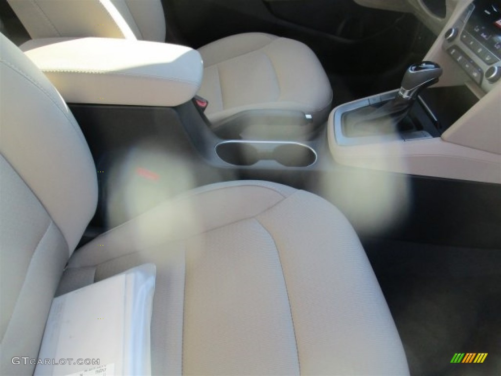 2017 Elantra SE - White / Beige photo #12