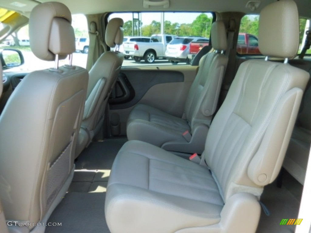 2014 Town & Country Touring-L - Cashmere Pearl / Dark Frost Beige/Medium Frost Beige photo #5