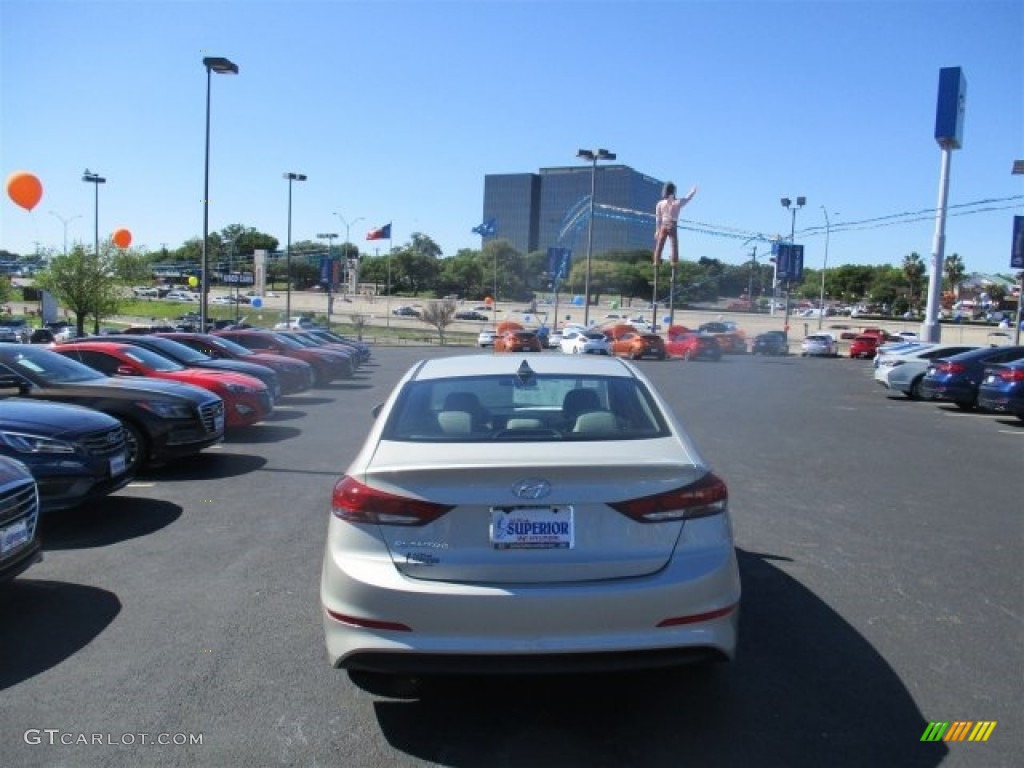 2017 Elantra SE - Beige / Beige photo #4