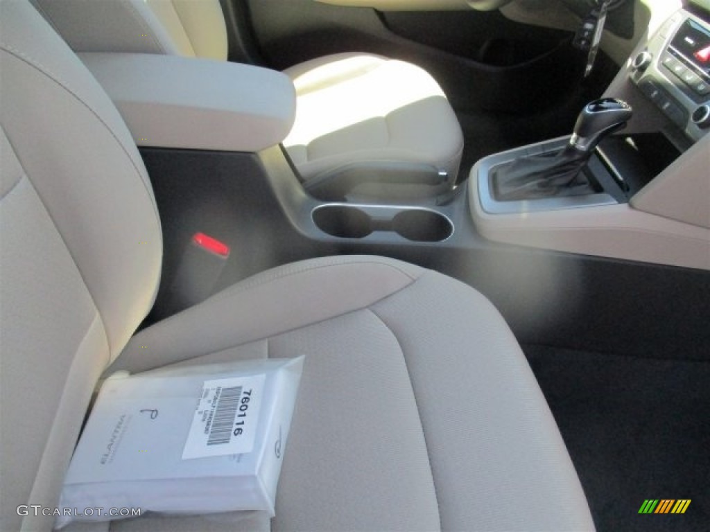 2017 Elantra SE - White / Beige photo #12
