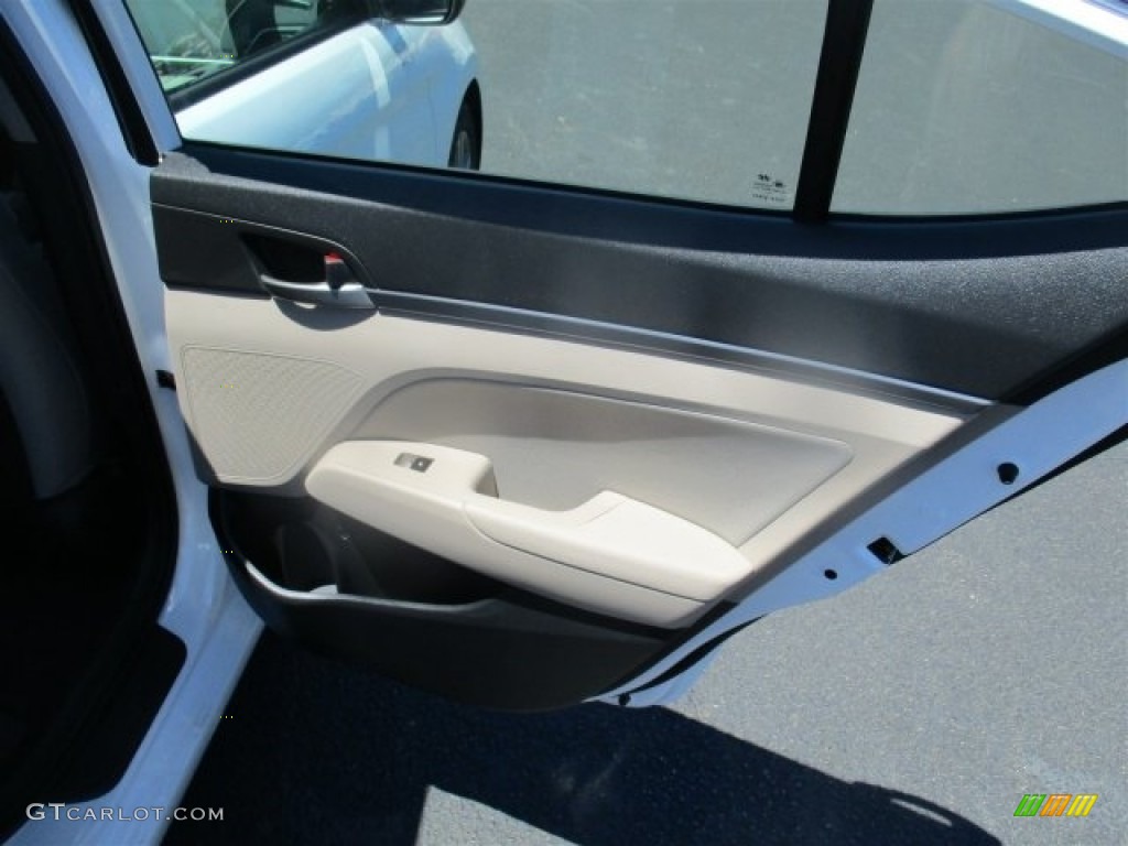 2017 Elantra SE - White / Beige photo #13