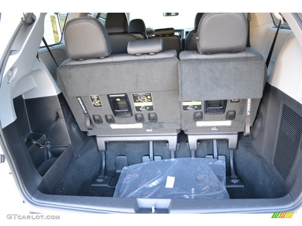 2016 Toyota Sienna SE Premium Trunk Photo #112059272