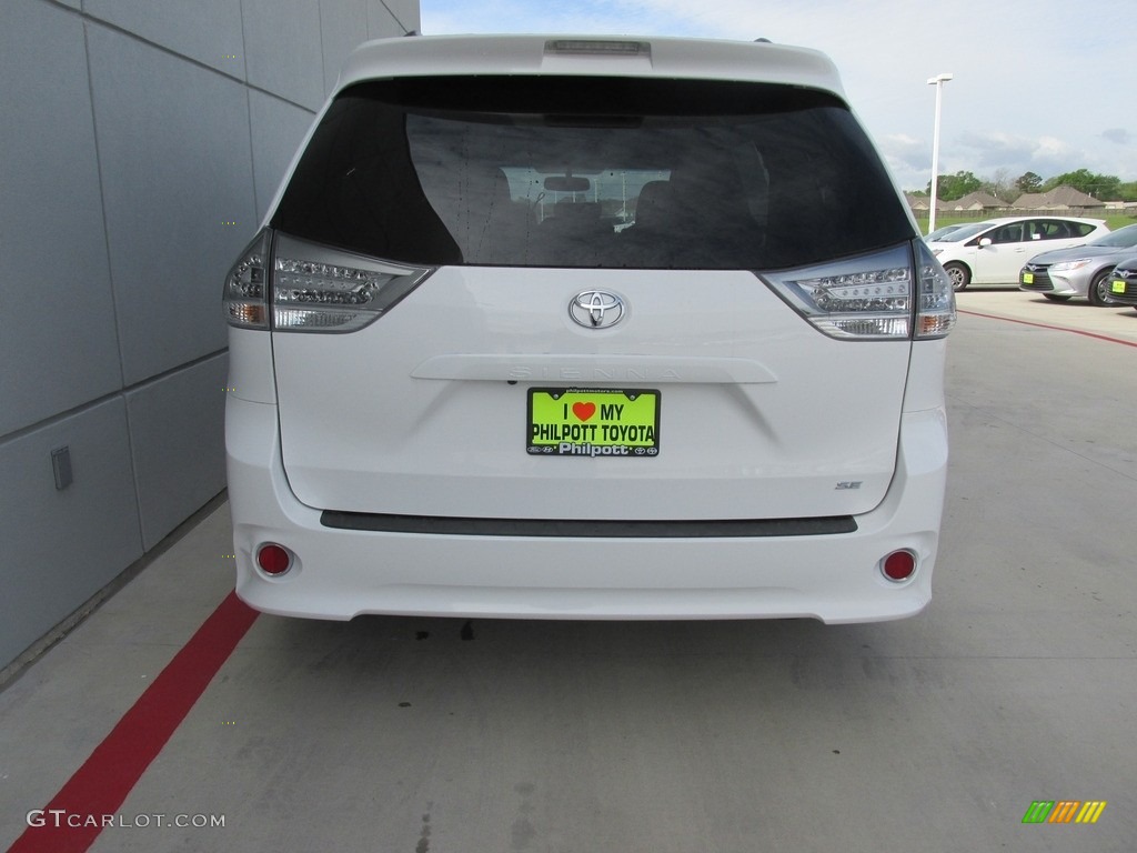 2016 Sienna SE - Super White / Black photo #5