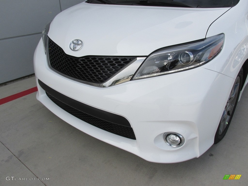 2016 Sienna SE - Super White / Black photo #10