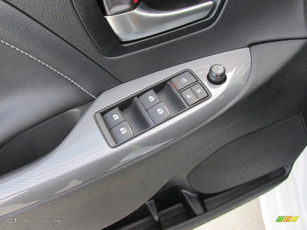 2016 Sienna SE - Super White / Black photo #20