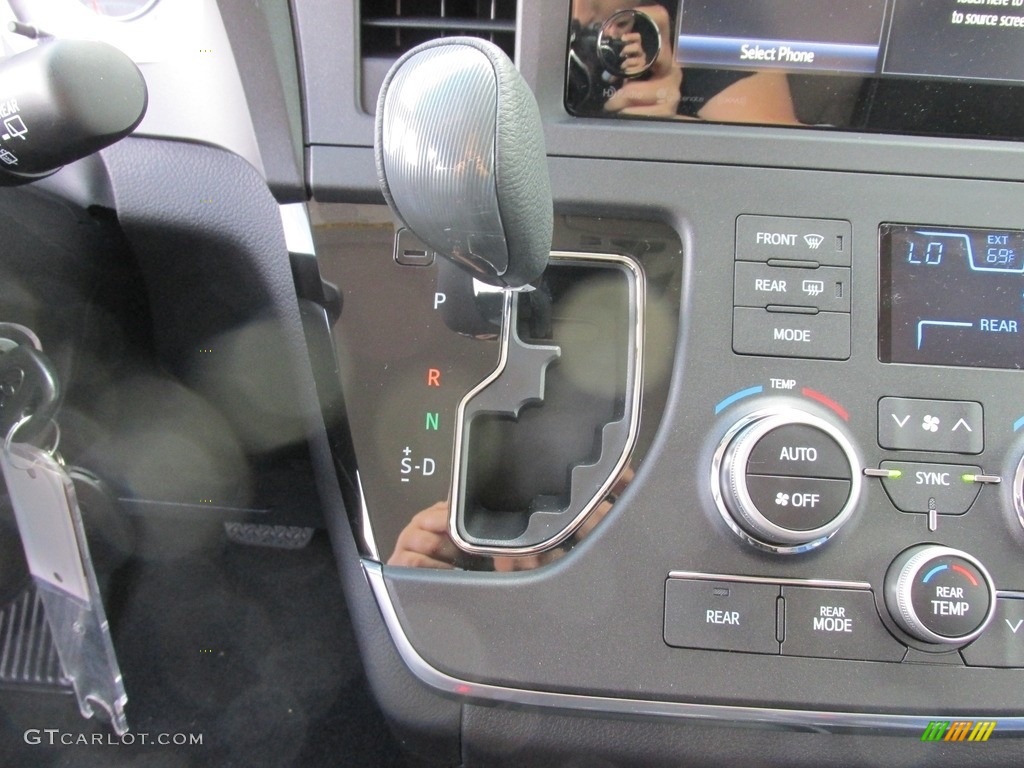 2016 Sienna SE - Super White / Black photo #27