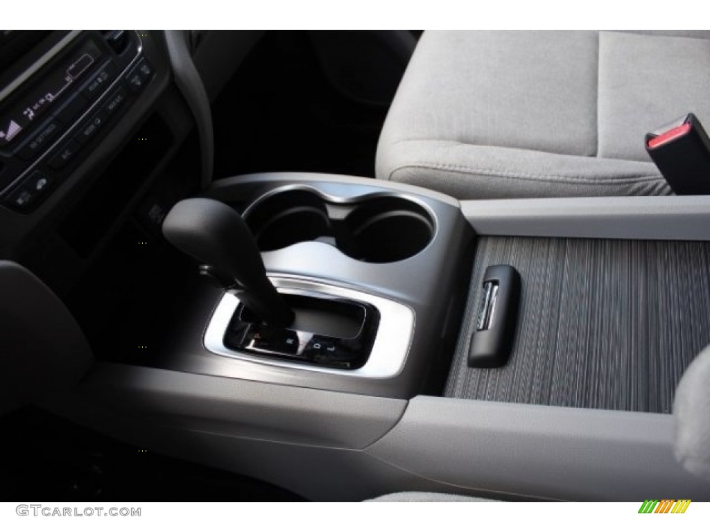 2016 Pilot LX - Lunar Silver Metallic / Gray photo #22