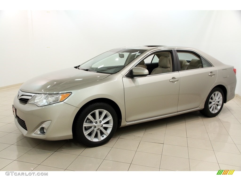2013 Camry XLE - Champagne Mica / Ivory photo #3