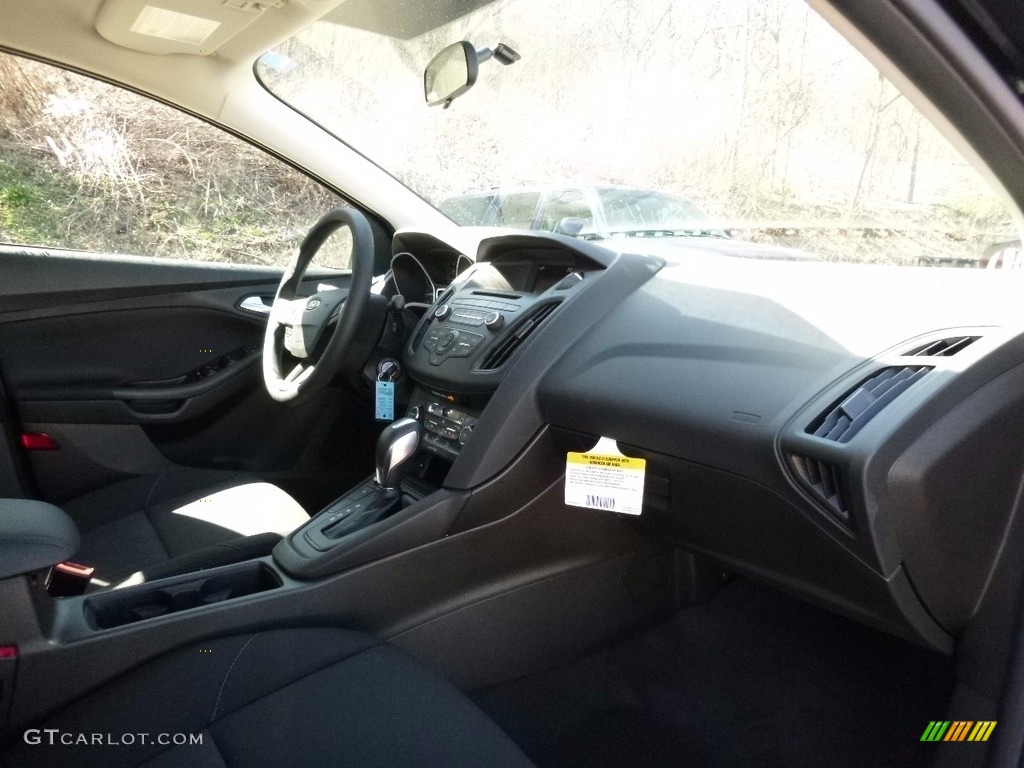 2016 Focus SE Sedan - Shadow Black / Charcoal Black photo #2