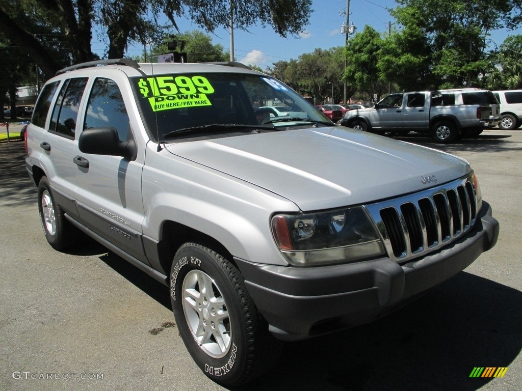 Bright Silver Metallic Jeep Grand Cherokee