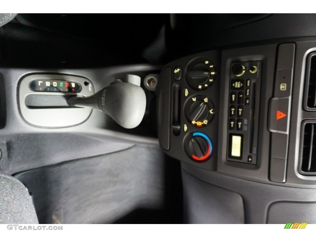 2002 Accent GL Sedan - Silver Mist / Gray photo #33