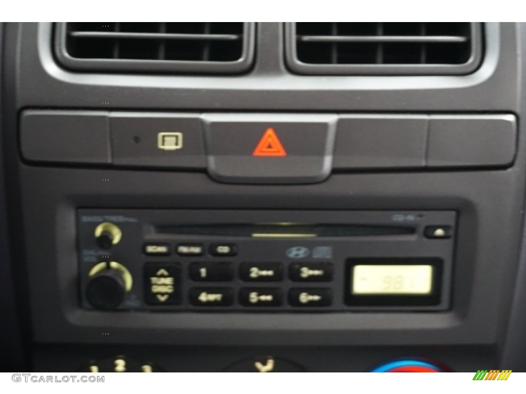 2002 Accent GL Sedan - Silver Mist / Gray photo #34