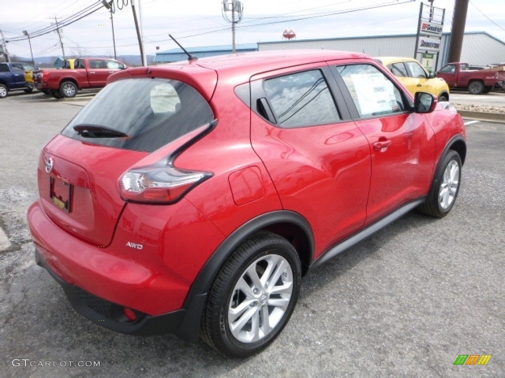 2016 Juke S AWD - Red Alert / Black/Silver photo #7
