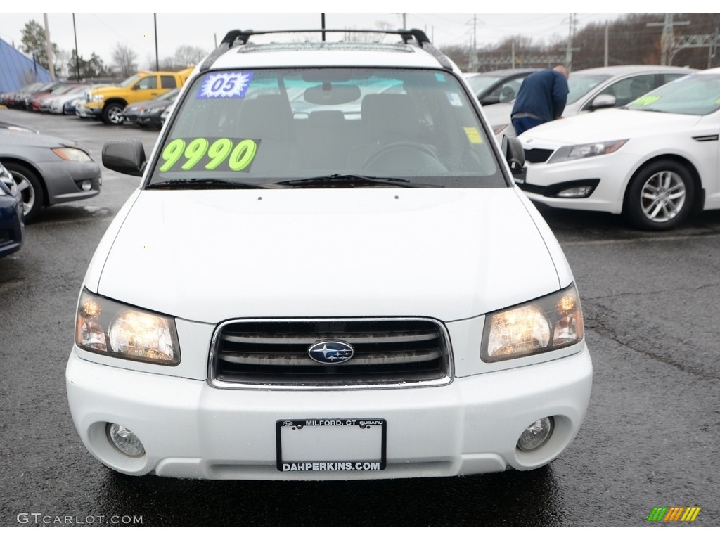2005 Forester 2.5 XS - Aspen White / Gray photo #3