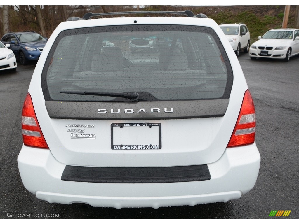 2005 Forester 2.5 XS - Aspen White / Gray photo #7