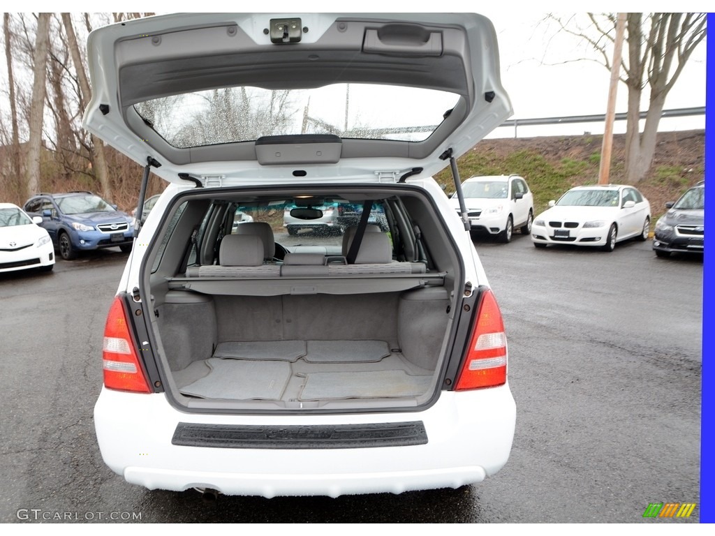 2005 Forester 2.5 XS - Aspen White / Gray photo #8