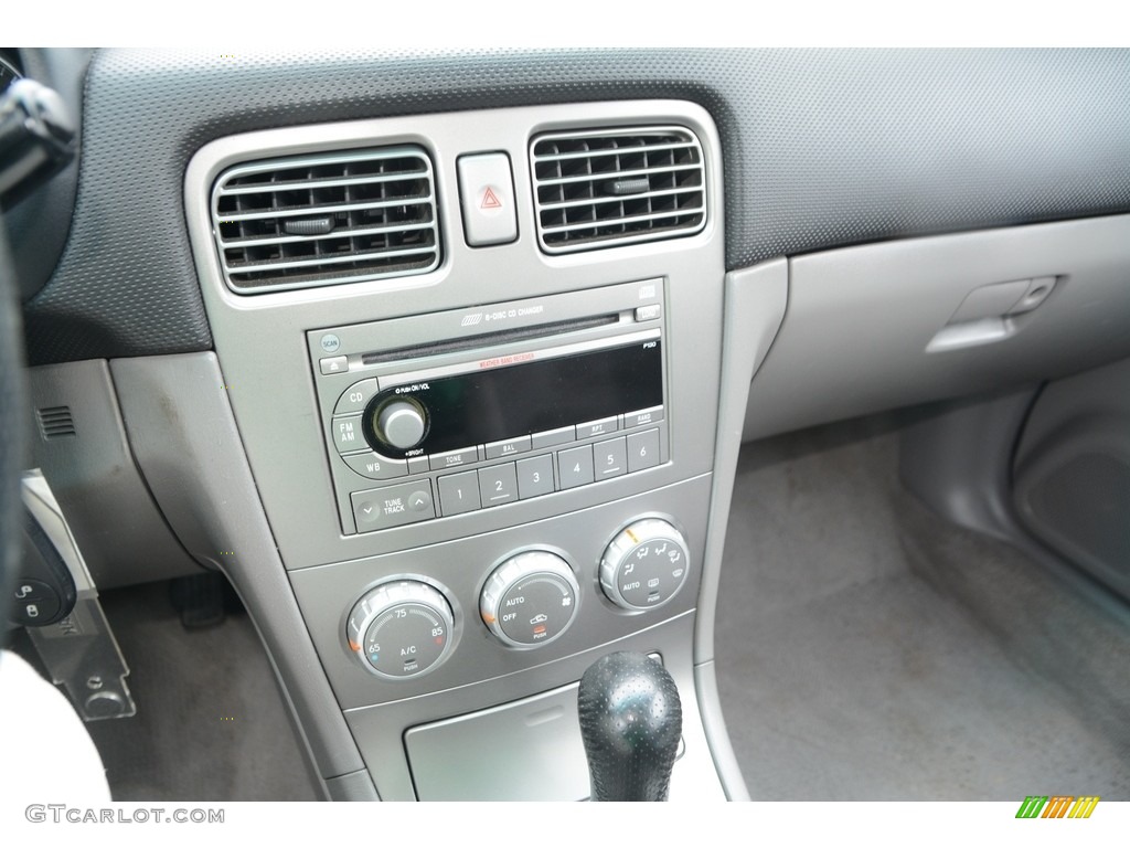 2005 Forester 2.5 XS - Aspen White / Gray photo #9