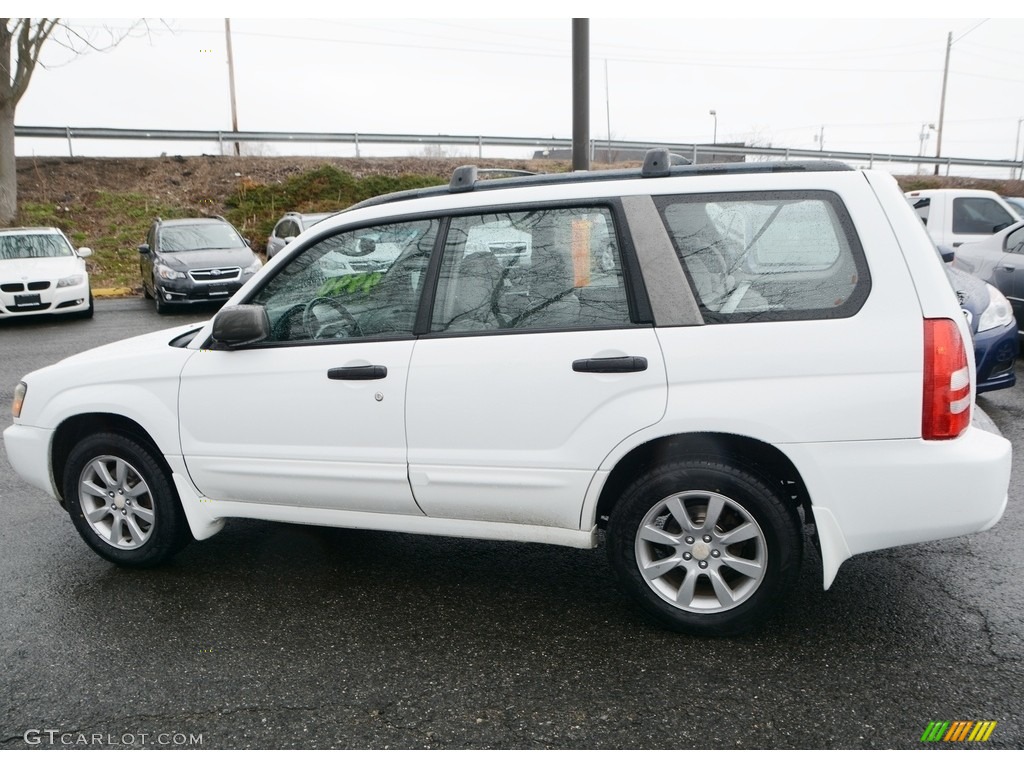 2005 Forester 2.5 XS - Aspen White / Gray photo #11