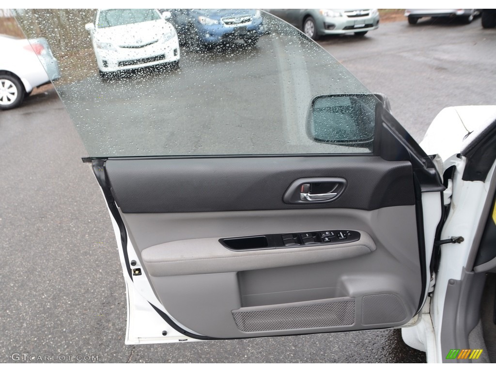 2005 Forester 2.5 XS - Aspen White / Gray photo #17