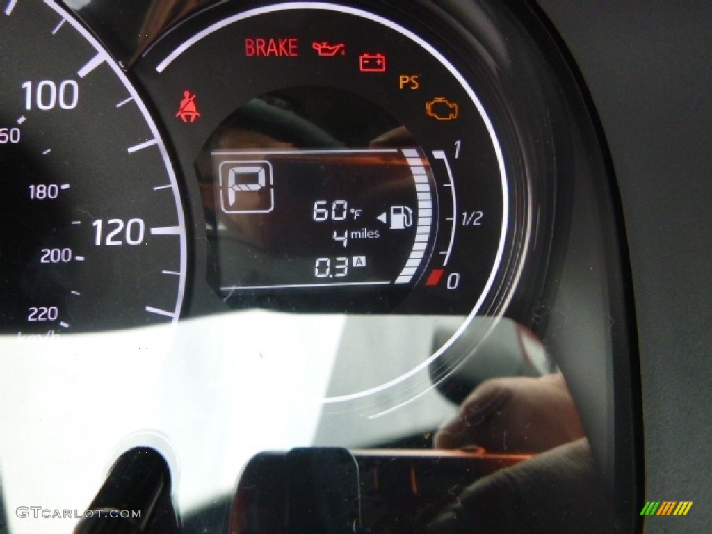 2016 Versa Note SR - Super Black / Charcoal photo #19