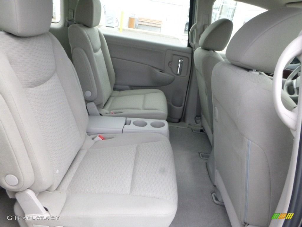 Gray Interior 2016 Nissan Quest S Photo #112143406