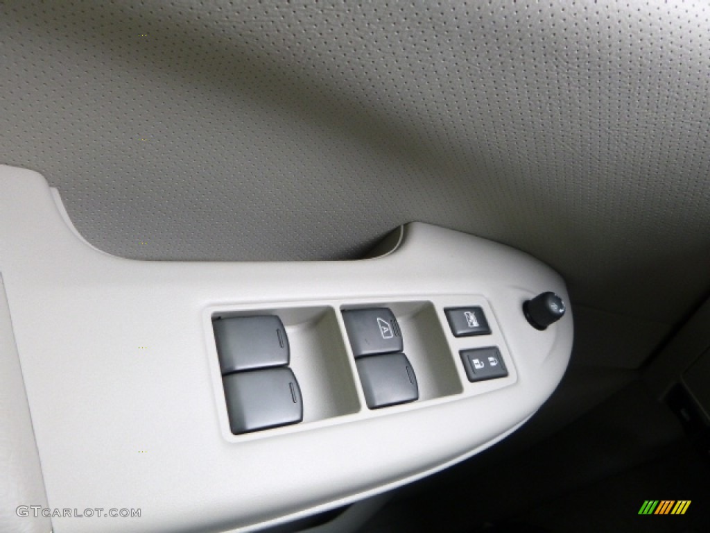 2016 Nissan Quest S Controls Photos