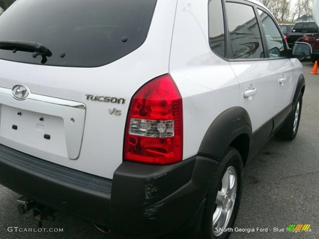 2005 Tucson GLS V6 - Nordic White / Beige photo #33