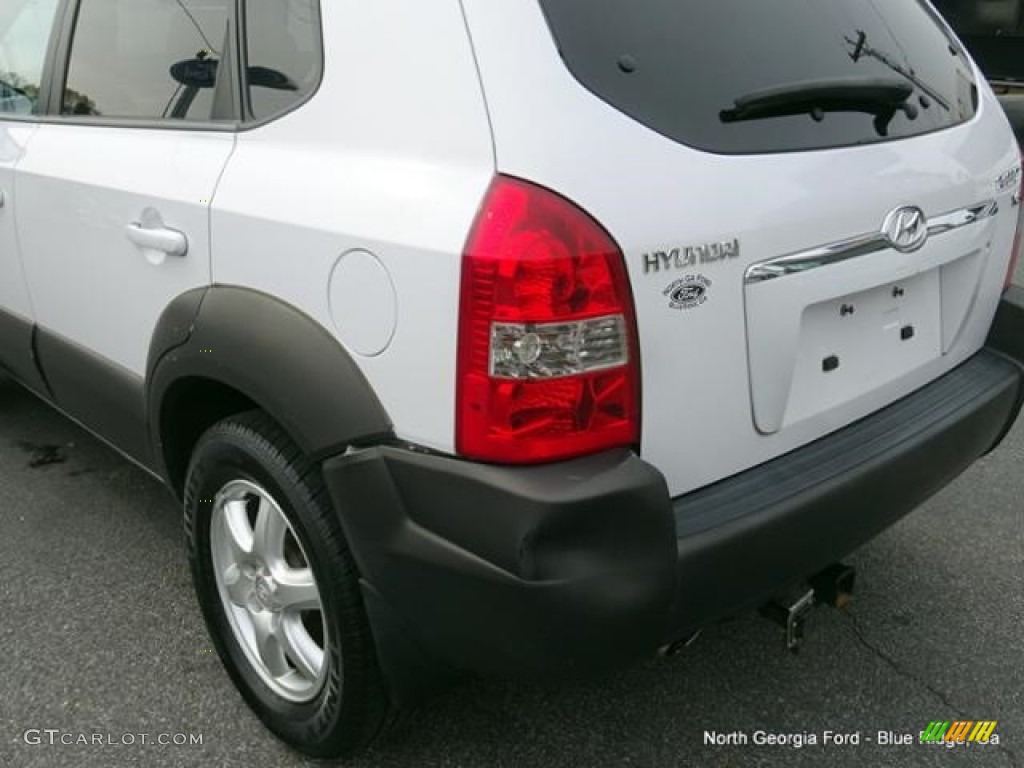 2005 Tucson GLS V6 - Nordic White / Beige photo #34