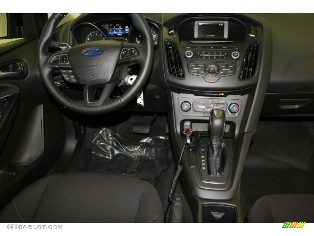 2016 Focus SE Sedan - Shadow Black / Charcoal Black photo #10