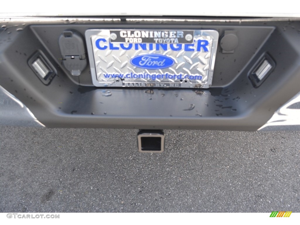 2016 F150 XL SuperCrew 4x4 - Oxford White / Medium Earth Gray photo #5