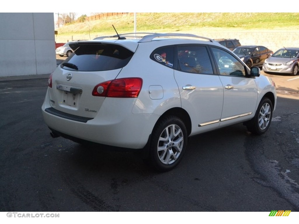 2013 Rogue SV AWD - Pearl White / Black photo #2