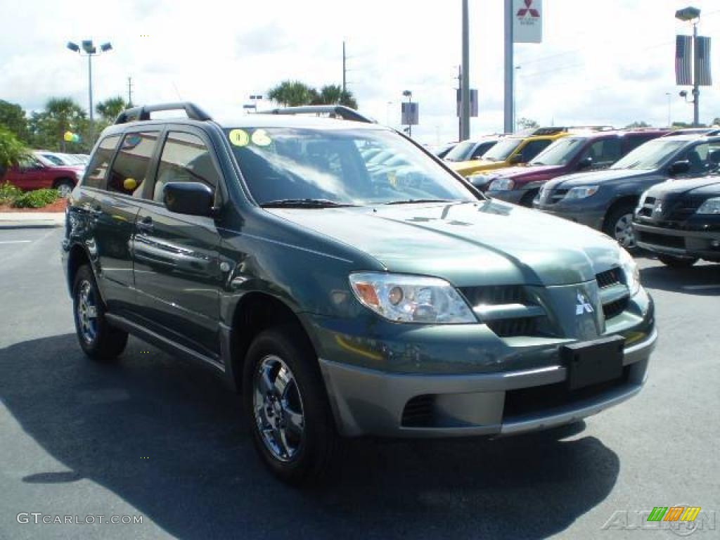 Lofty Green Pearl Mitsubishi Outlander