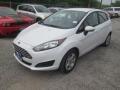 Oxford White - Fiesta SE Hatchback Photo No. 19