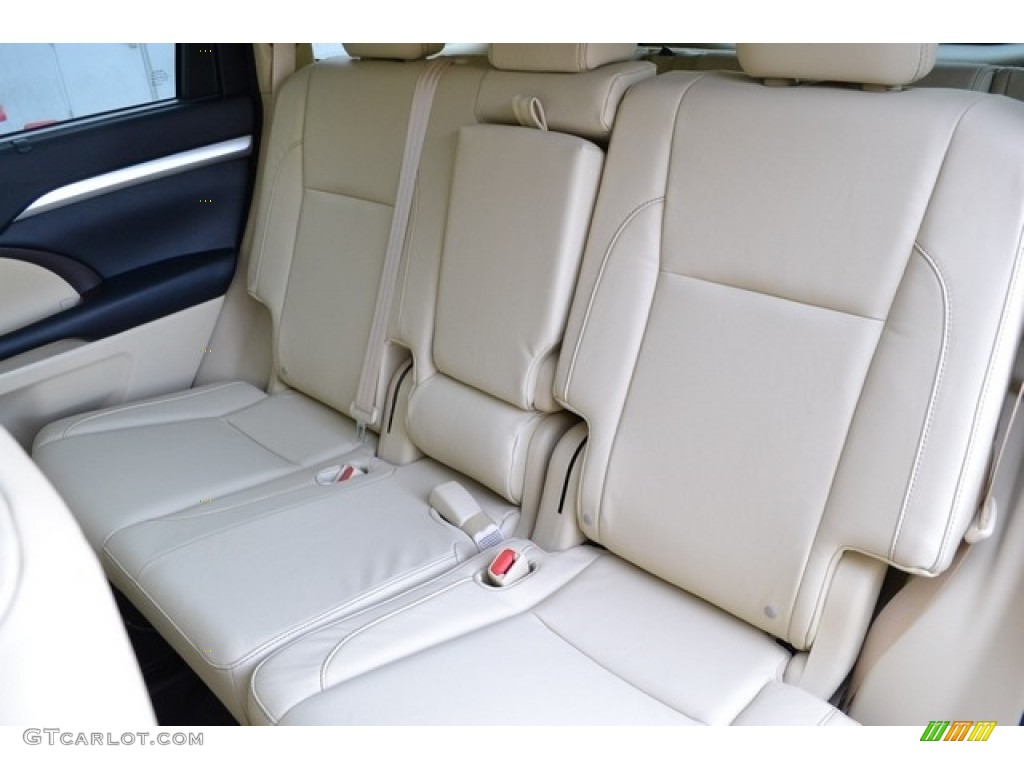 2016 Toyota Highlander XLE Rear Seat Photo #112189977