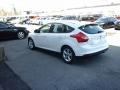 Oxford White - Focus SE Hatchback Photo No. 6